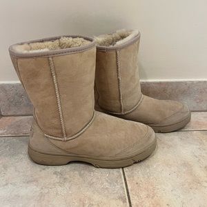 Vintage short UGG boots.